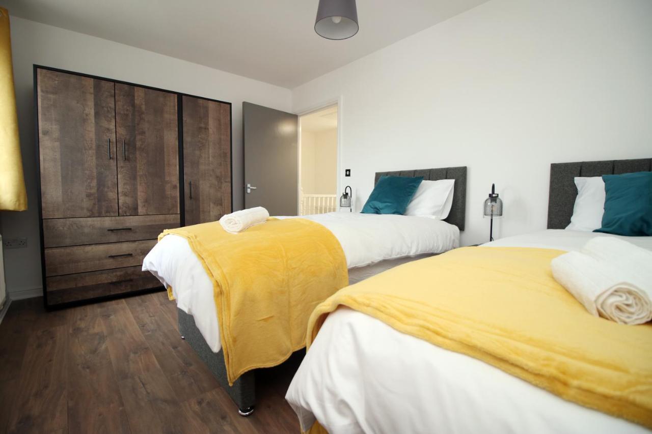Delft - Spacious Home, High Speed Wi-Fi, Free Parking, Terrace Swindon Bagian luar foto