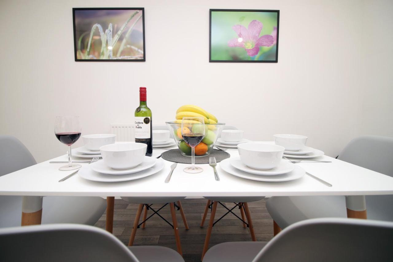 Delft - Spacious Home, High Speed Wi-Fi, Free Parking, Terrace Swindon Bagian luar foto