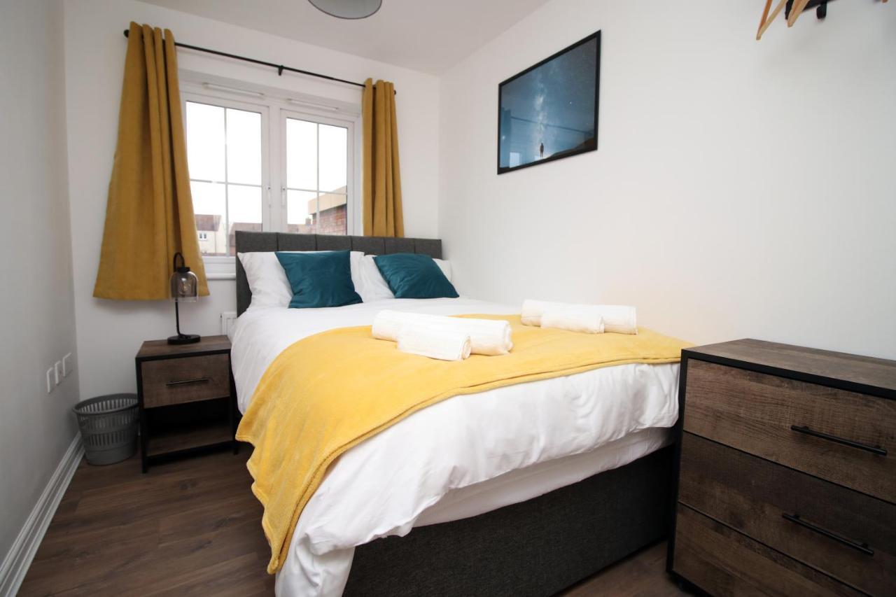 Delft - Spacious Home, High Speed Wi-Fi, Free Parking, Terrace Swindon Bagian luar foto