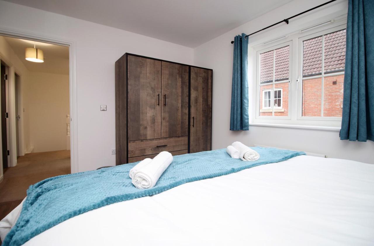 Delft - Spacious Home, High Speed Wi-Fi, Free Parking, Terrace Swindon Bagian luar foto