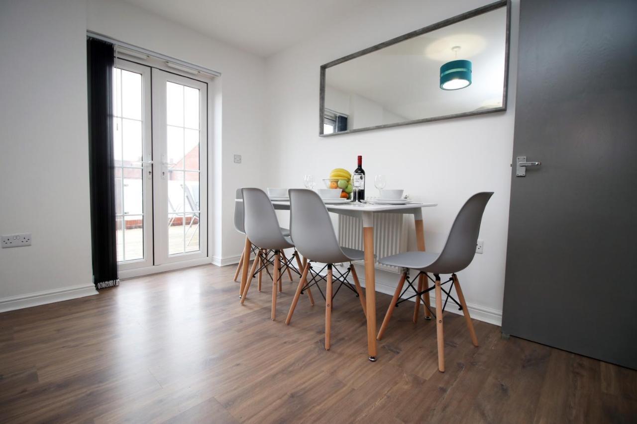 Delft - Spacious Home, High Speed Wi-Fi, Free Parking, Terrace Swindon Bagian luar foto